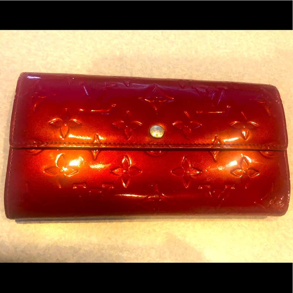 Louis Vuitton Paris Monogram Pomme D'amour Vernis Sarah Wallet, 2010